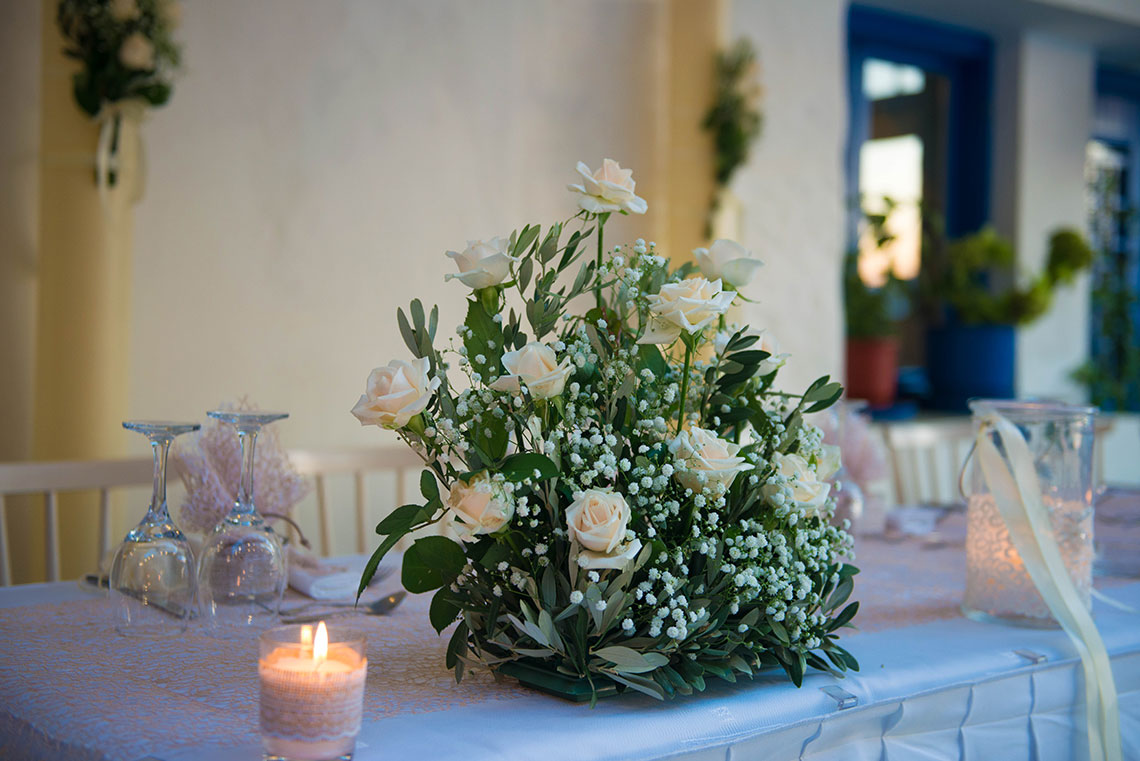 Decoration with roses and olives