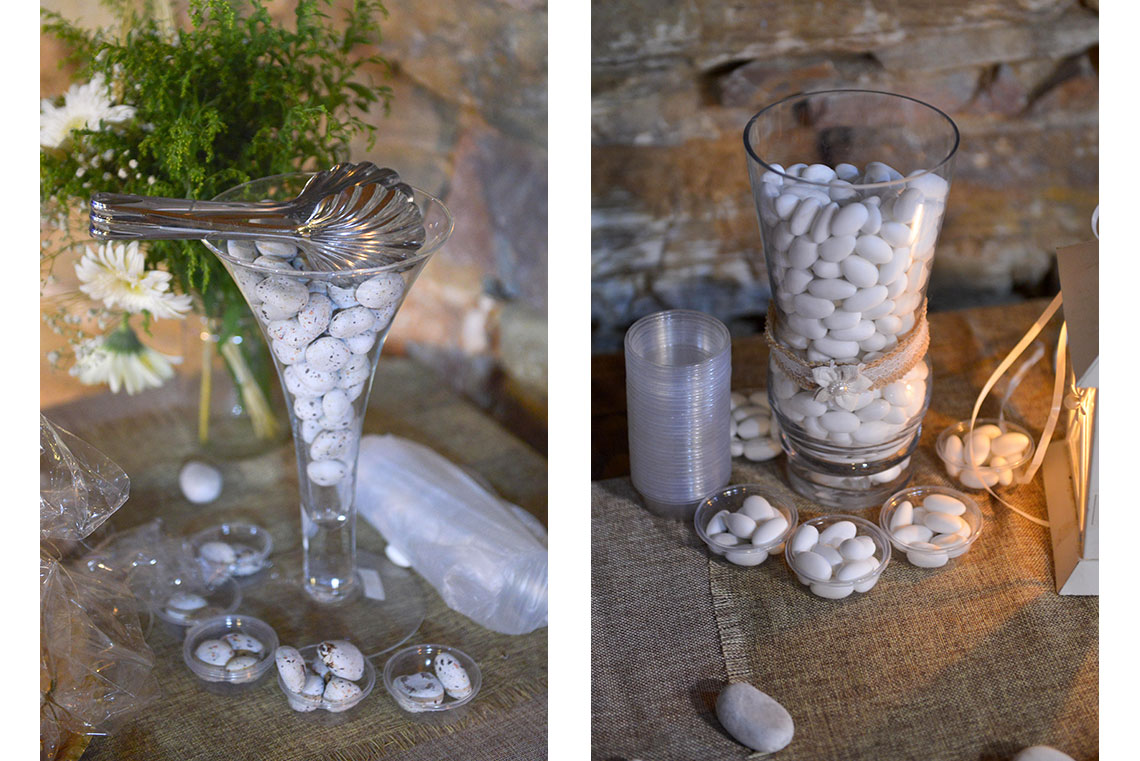 Bowls with sugared almonds at the entrance of the reception